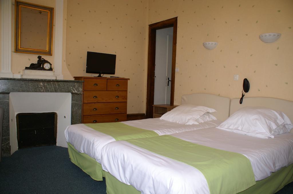 Hotel Celeste Bagnères-de-Luchon Oda fotoğraf