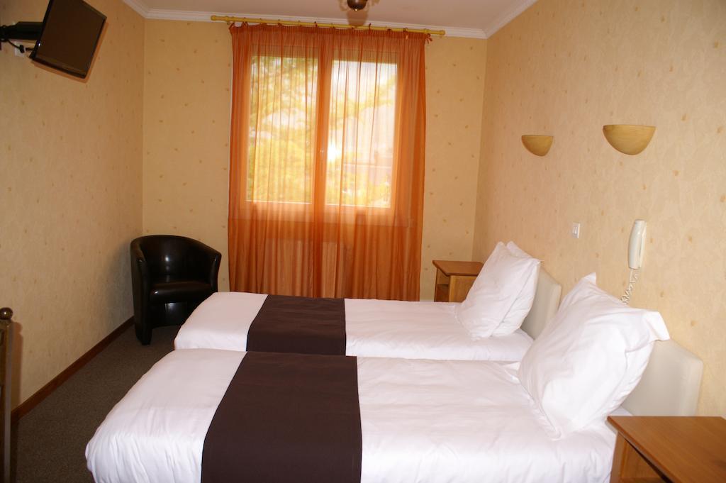Hotel Celeste Bagnères-de-Luchon Oda fotoğraf